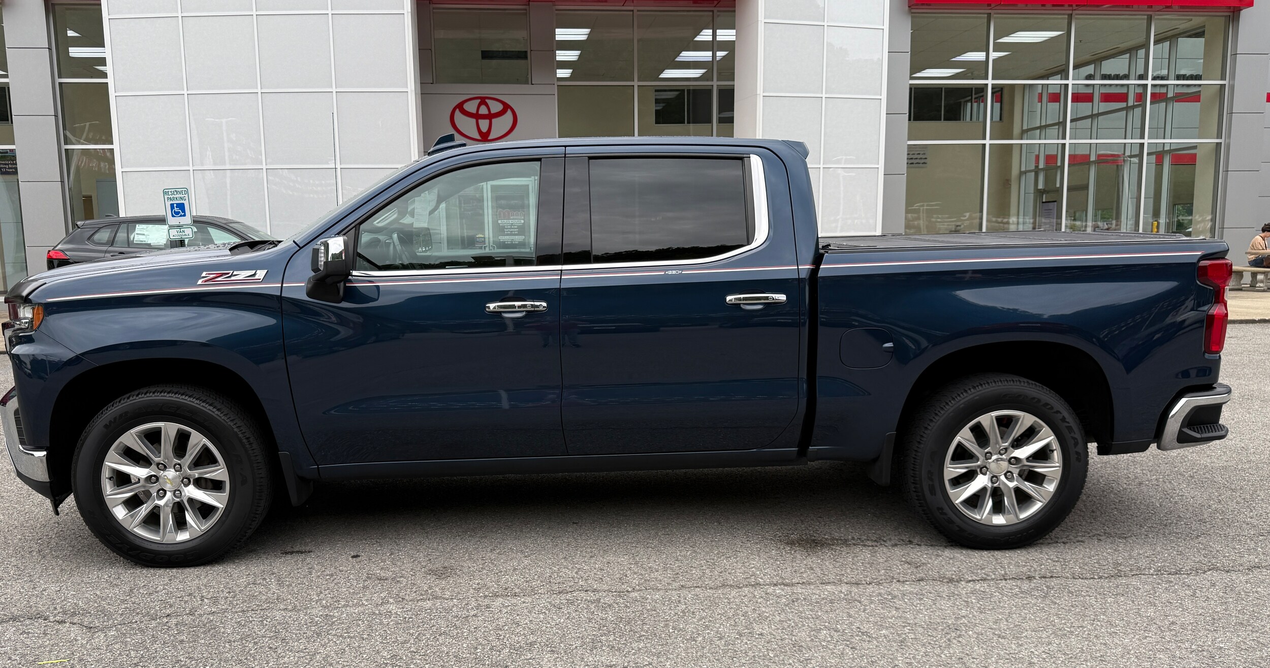 2019 Chevrolet Silverado 1500 LTZ photo 2