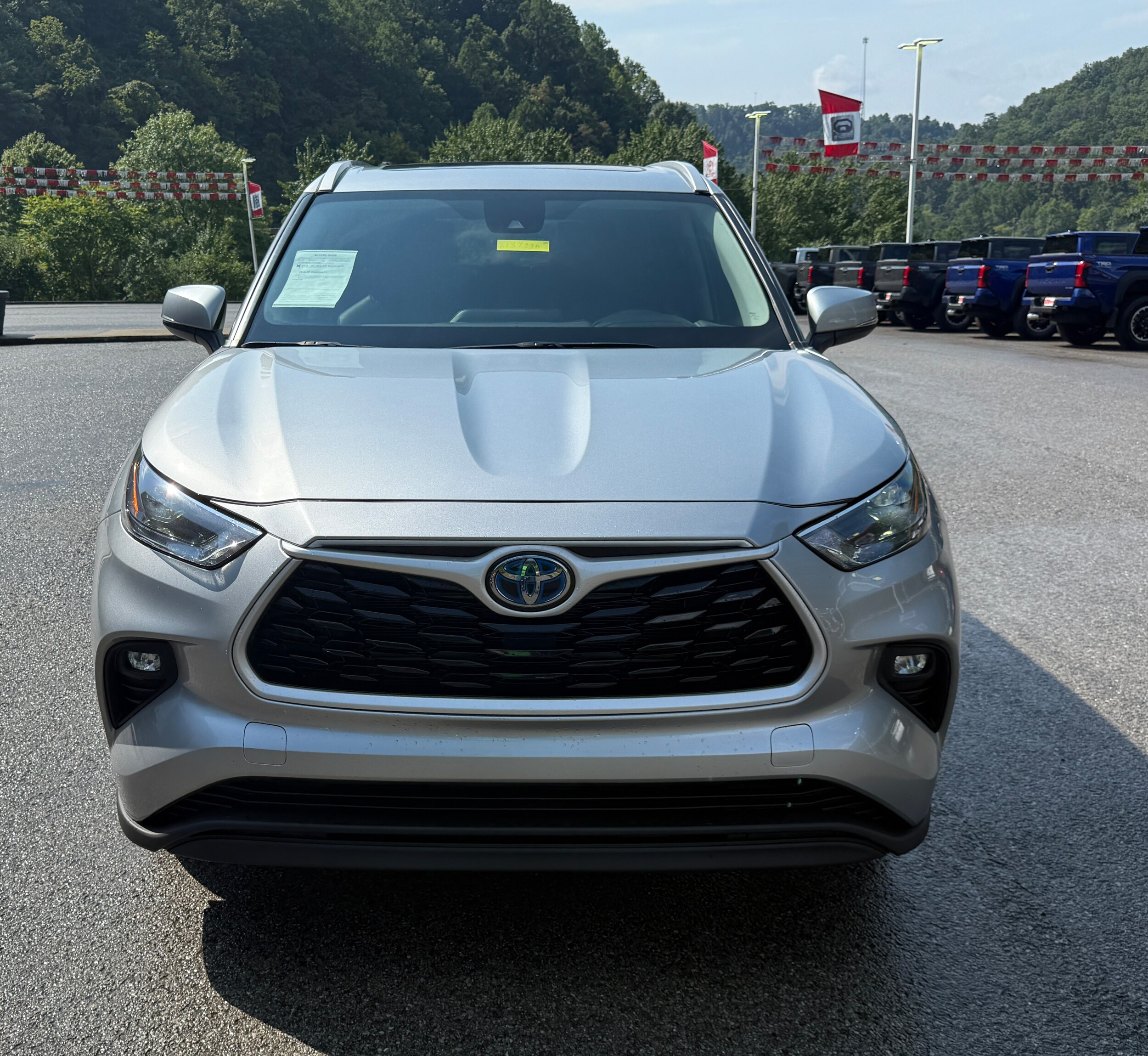 2024 Toyota Highlander Hybrid XLE photo 3