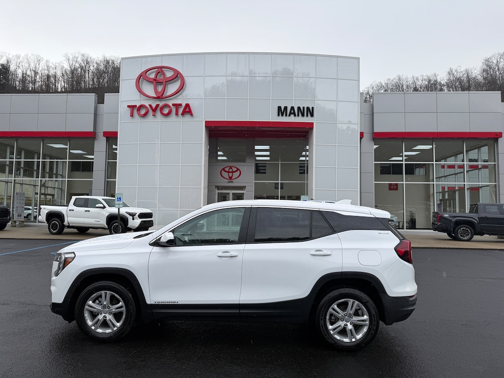 Used 2024 GMC Terrain SLE SUV