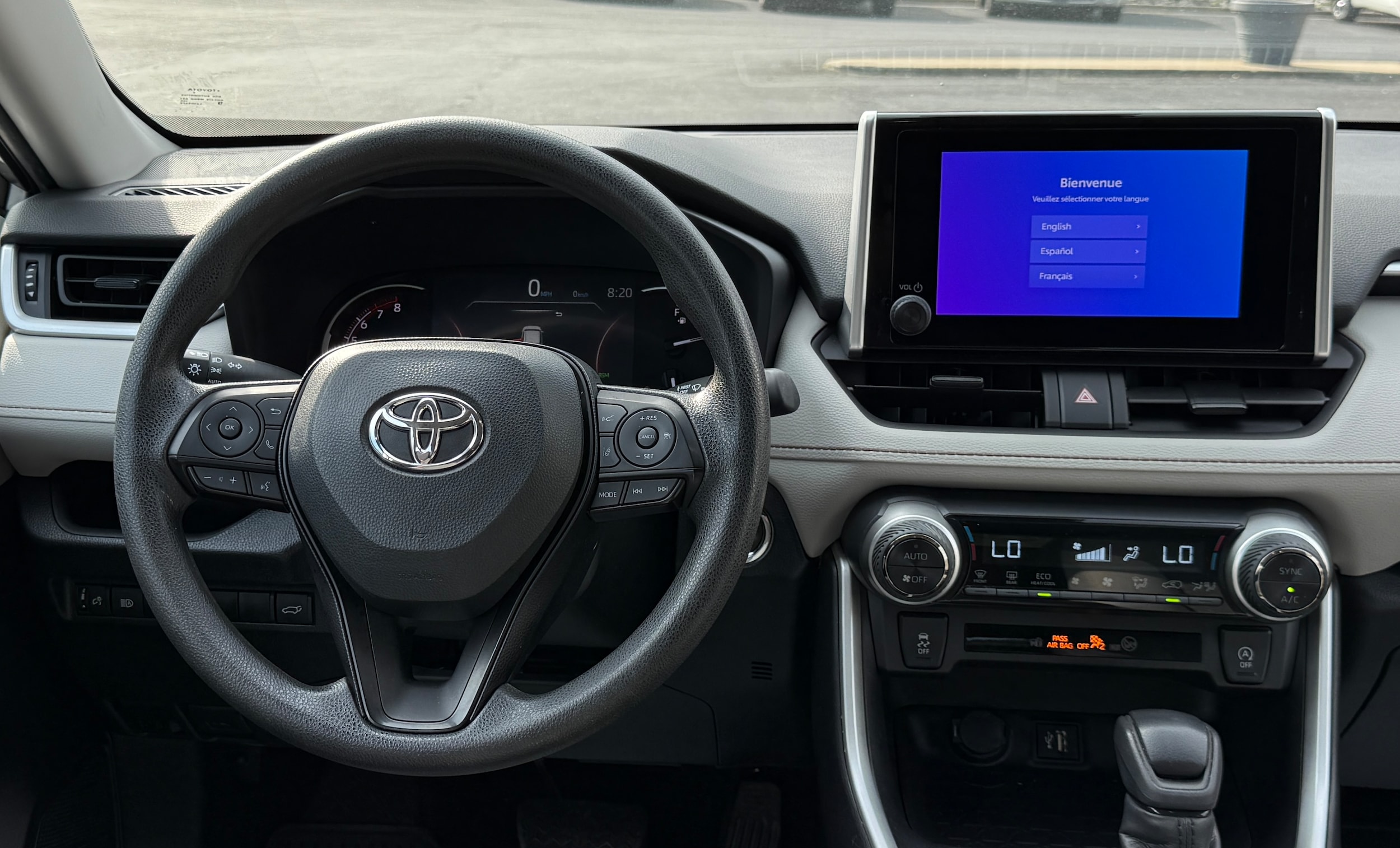 2023 Toyota RAV4 XLE - Photo 12