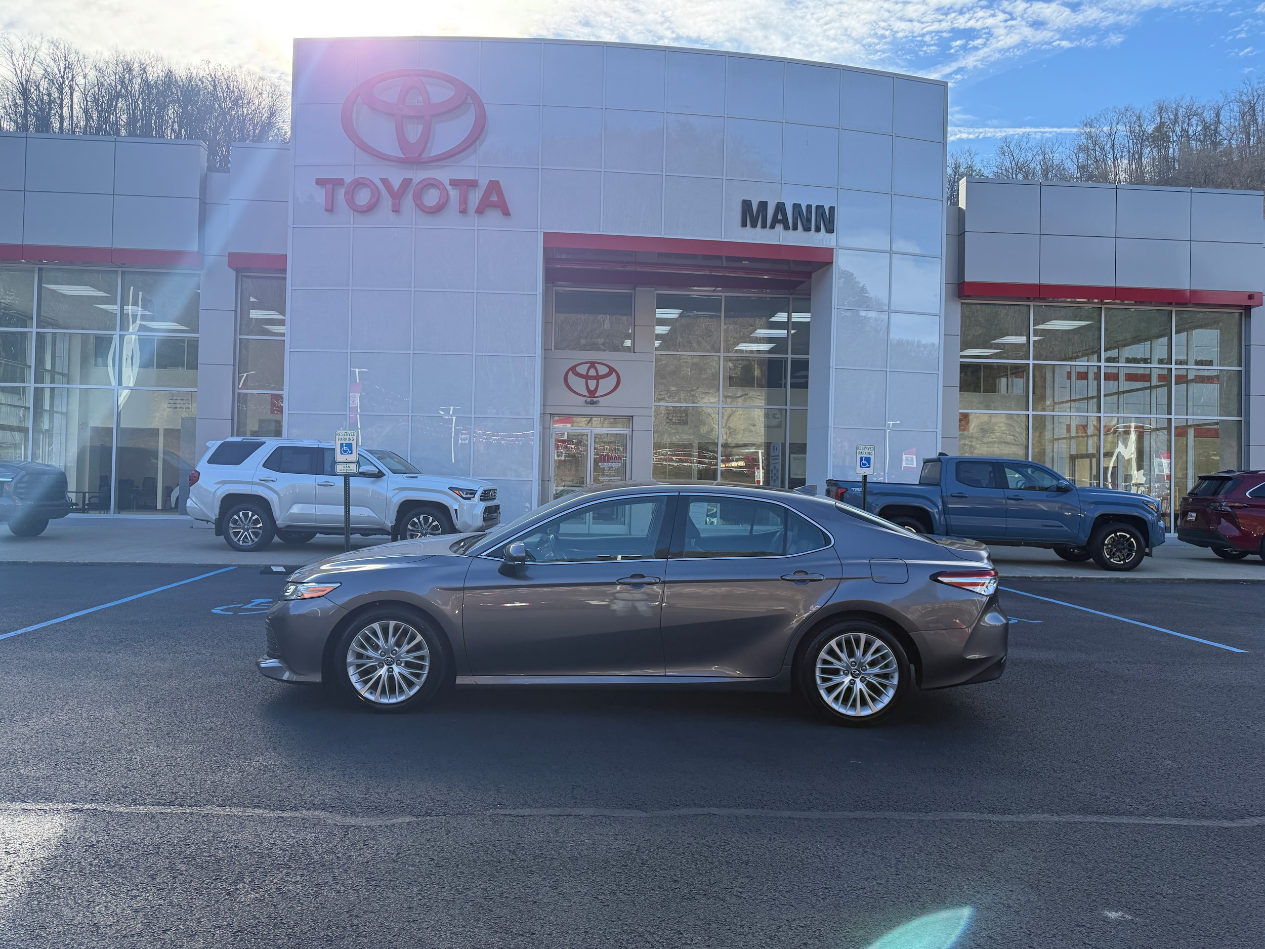 2019 Toyota Camry XLE's photo