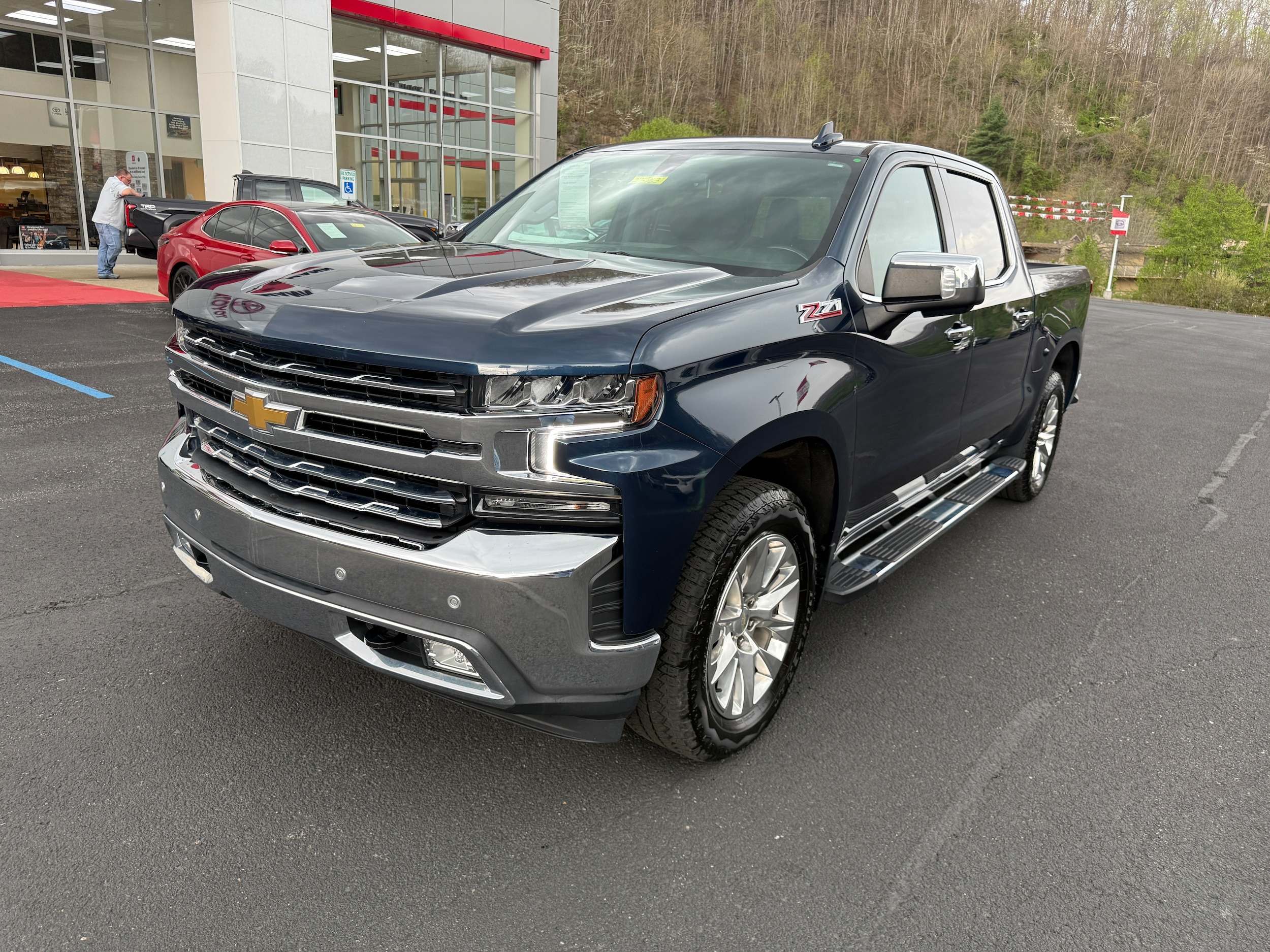 View vehicle photo 3