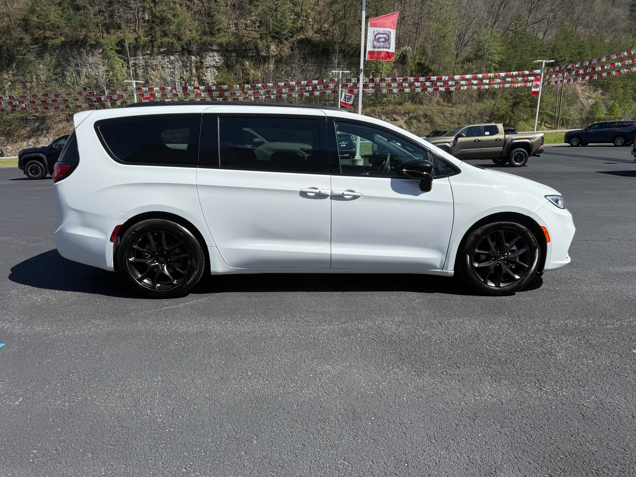 2025 Chrysler Pacifica Limited - Photo 6