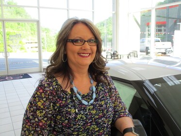 Staff member Mable Adams from ID_7b65a50e6a0e