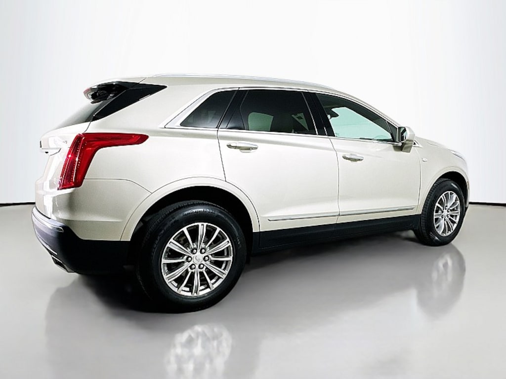 Used 2017 Cadillac XT5 Luxury FWD Compact SUV