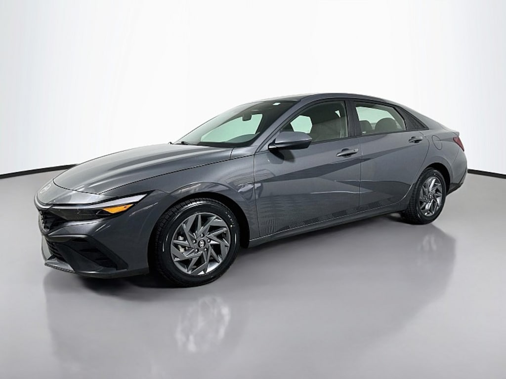 Used 2024 Hyundai Elantra SEL Mid-Size Car