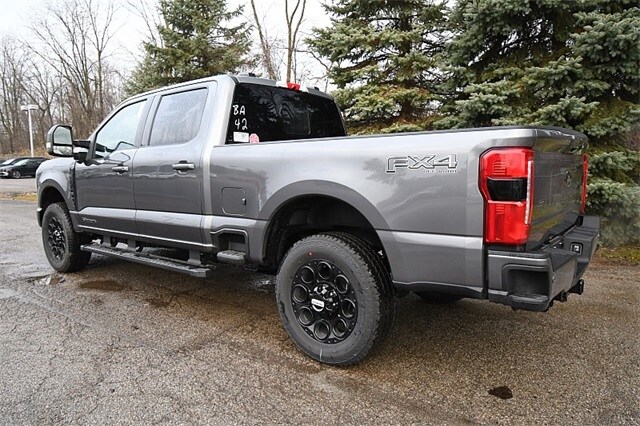 2025 Ford F-350 Lariat photo 4