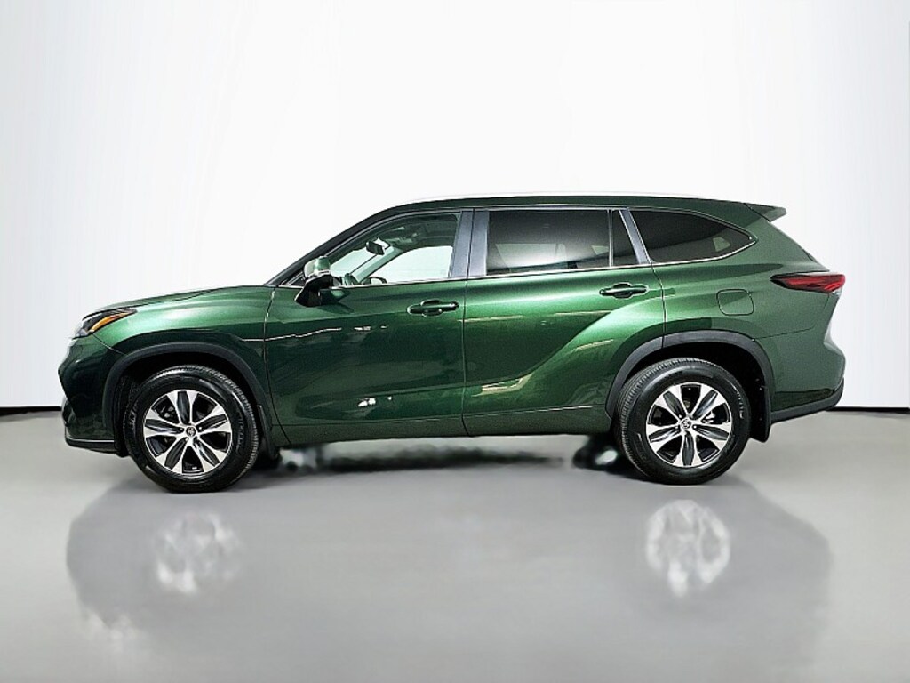 Used 2024 Toyota Highlander XLE Compact SUV