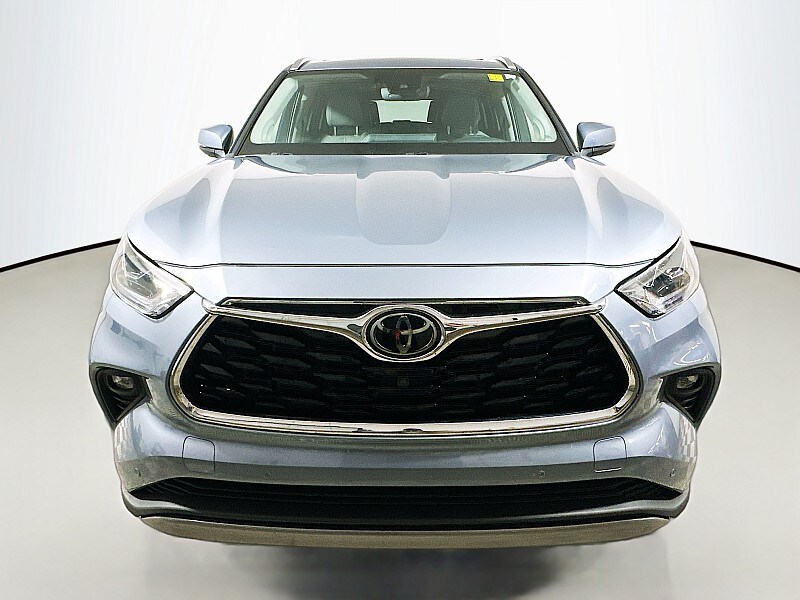 2022 Toyota Highlander Platinum photo 2