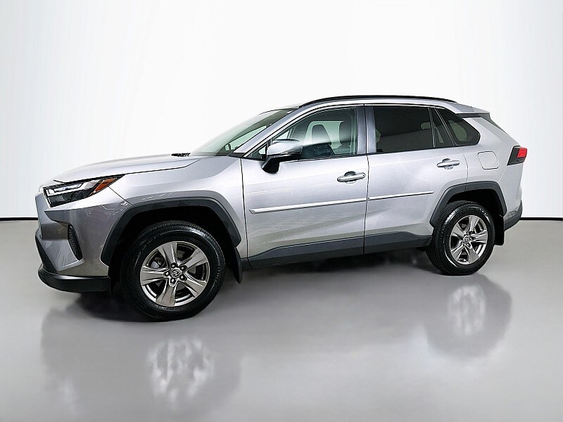 2022 Toyota RAV4 XLE photo 3
