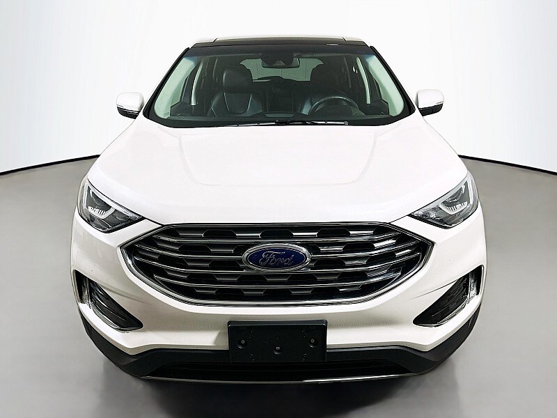 2019 Ford Edge Titanium photo 2