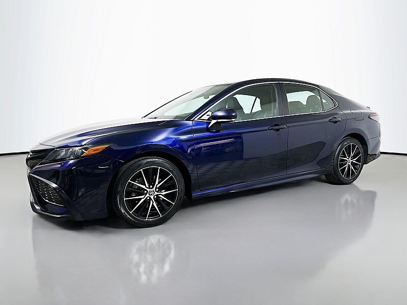 2022 Toyota Camry SE photo 3