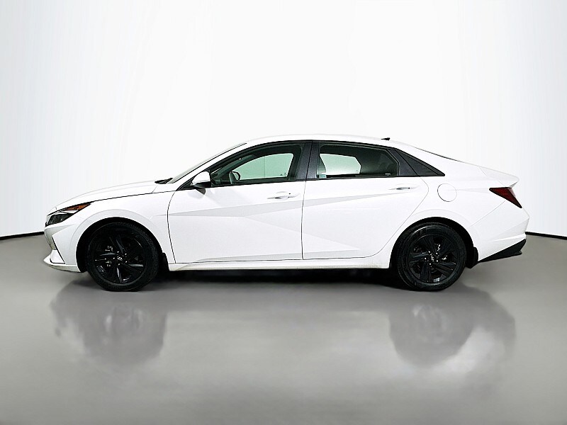 2022 Hyundai Elantra SEL photo 4