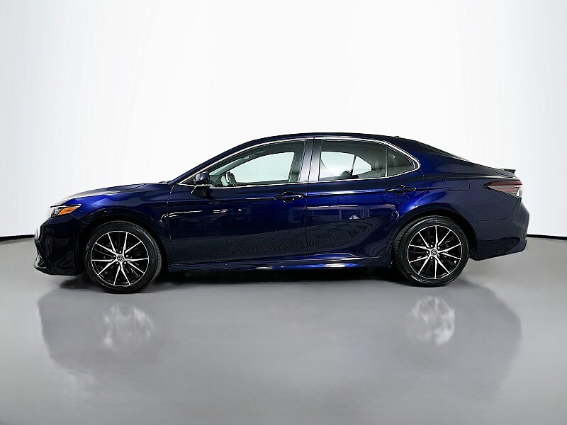 2022 Toyota Camry SE photo 4