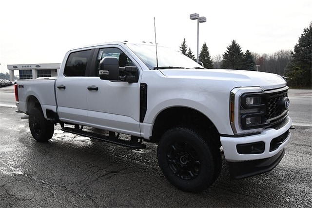 2026 Ford F-350 Super Duty XL's photo