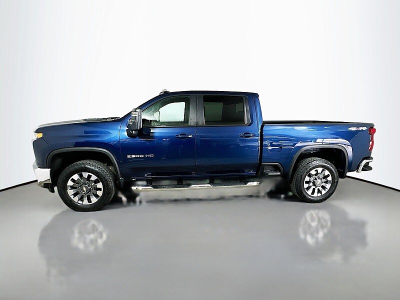 2023 Chevrolet Silverado 2500HD LT photo 3