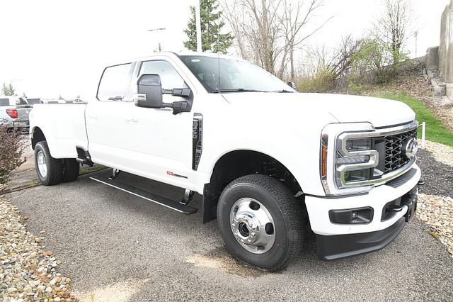 2026 Ford F-350 Platinum 4x4 Crew Cab 8' Box DRW's photo