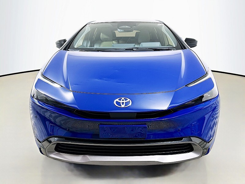 2023 Toyota Prius XLE photo 2