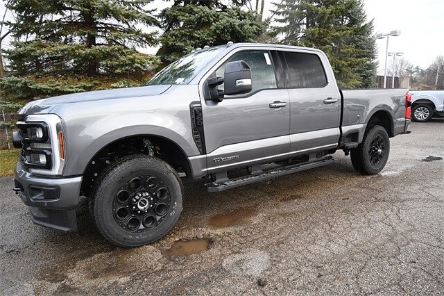 2025 Ford F-350 Lariat photo 3