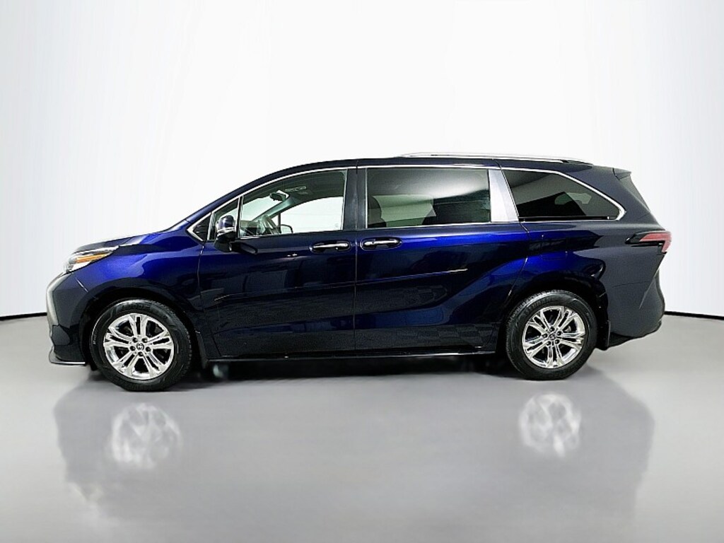 Used 2022 Toyota Sienna Platinum Minivan
