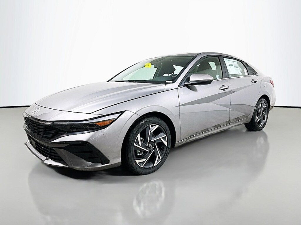Used 2025 Hyundai Elantra SEL Convenience Mid-Size Car