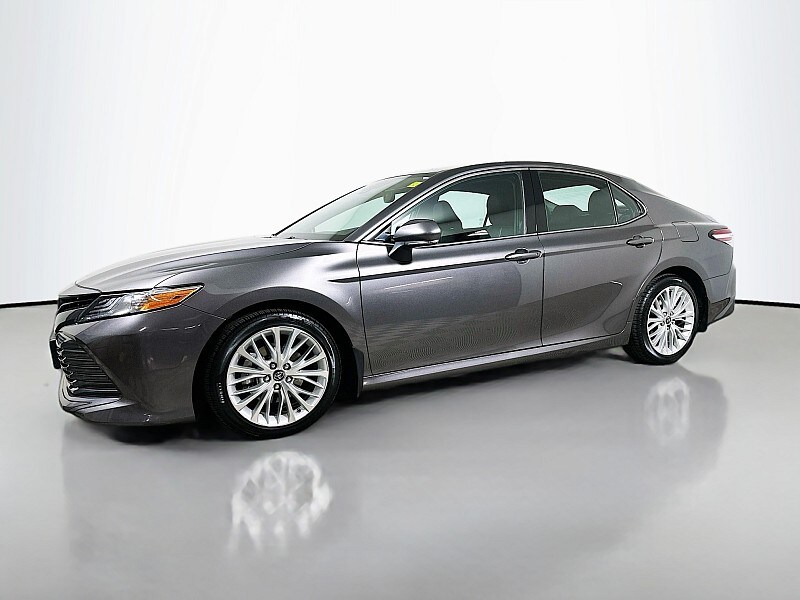 2019 Toyota Camry XLE photo 3