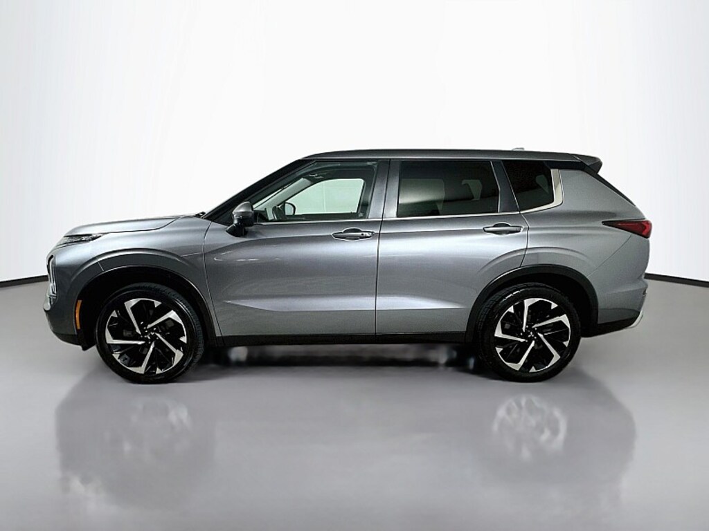 Used 2024 Mitsubishi Outlander SE Compact SUV