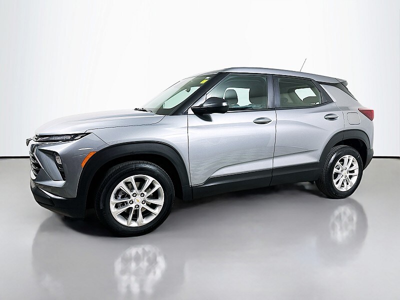 2024 Chevrolet Trailblazer LS photo 3