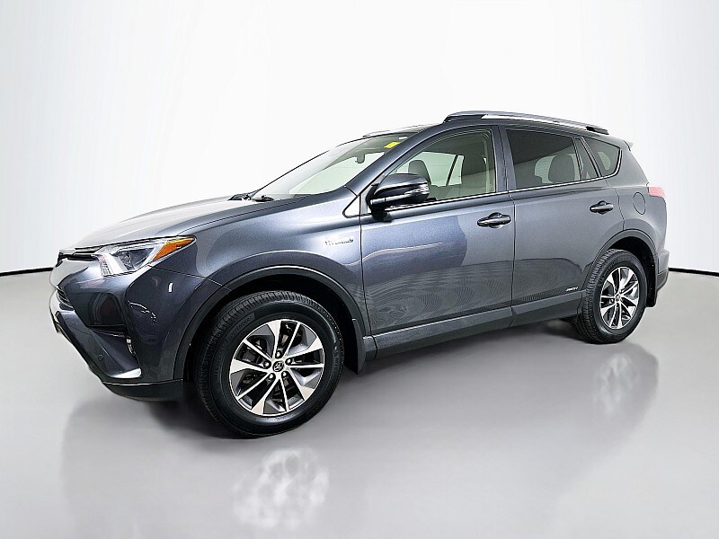 2017 Toyota RAV4 Hybrid XLE photo 3