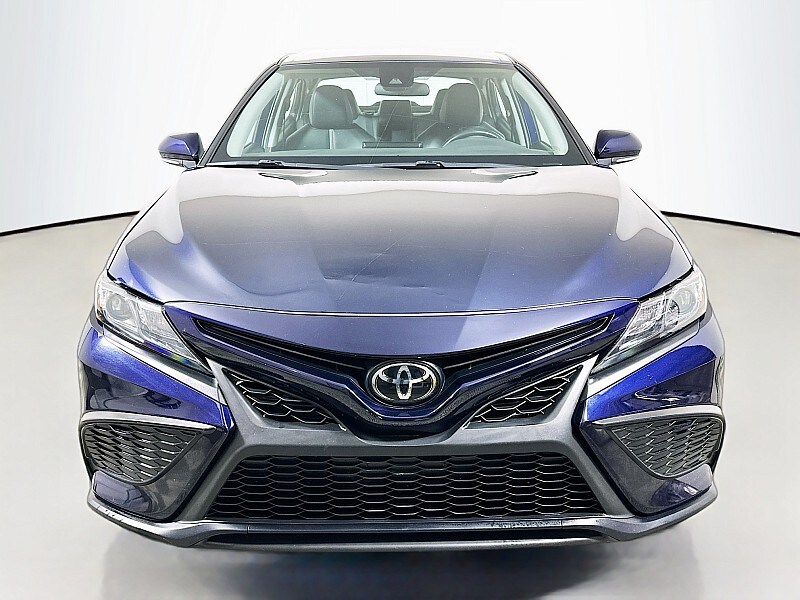 2022 Toyota Camry SE photo 2
