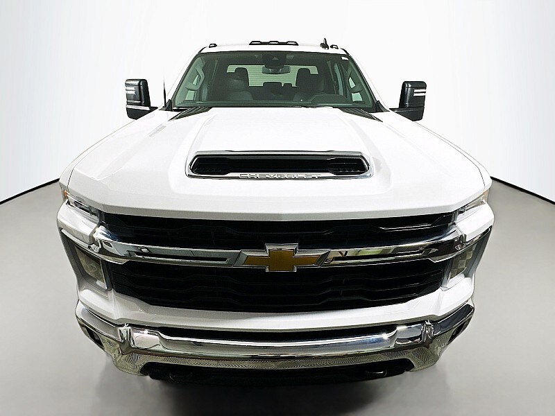 2024 Chevrolet Silverado 2500HD LT photo 2