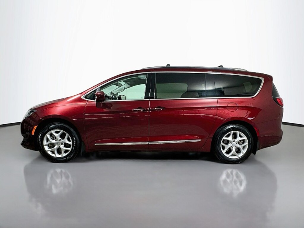 Used 2019 Chrysler Pacifica Touring L Minivan