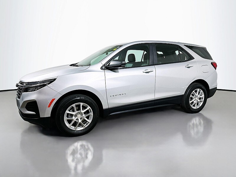 2022 Chevrolet Equinox LS photo 3