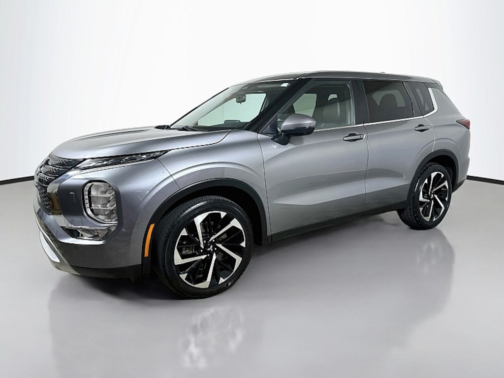 Used 2024 Mitsubishi Outlander SE Compact SUV
