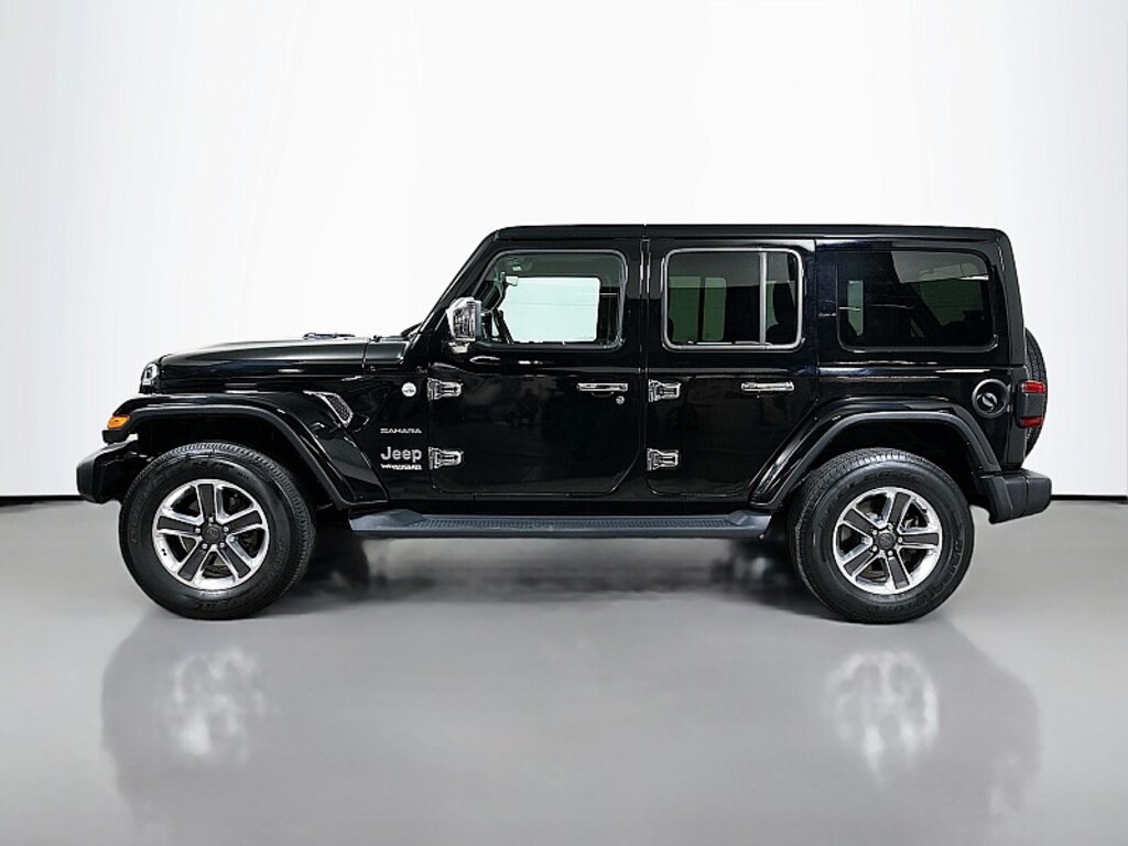 Used 2018 Jeep Wrangler Unlimited Sahara Crossover SUV