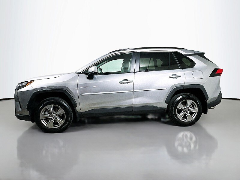 2022 Toyota RAV4 XLE photo 4