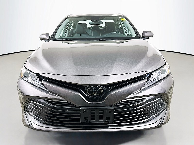2019 Toyota Camry XLE photo 2