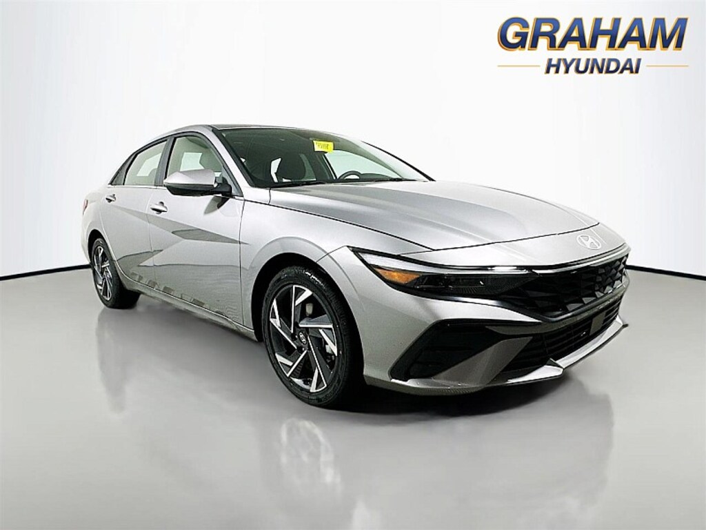 Used 2025 Hyundai Elantra SEL Convenience Mid-Size Car