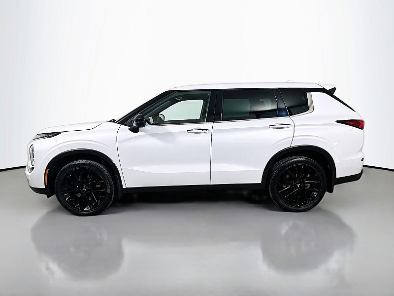 2023 Mitsubishi Outlander SE Black Edition S-AWC photo 2