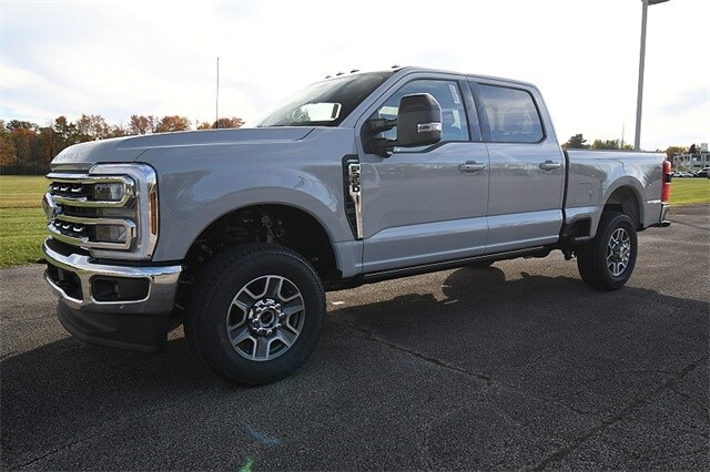 2026 Ford F-350 Lariat photo 3