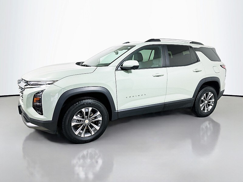 2025 Chevrolet Equinox LT photo 2