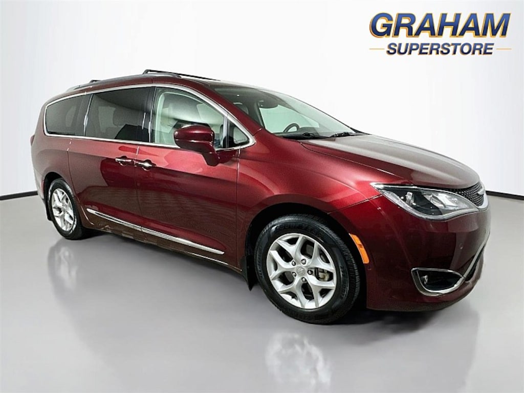 Used 2019 Chrysler Pacifica Touring L Minivan