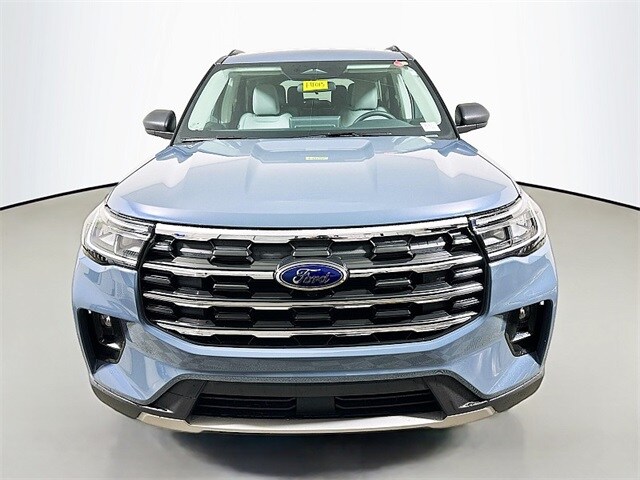 2026 Ford Explorer photo 2
