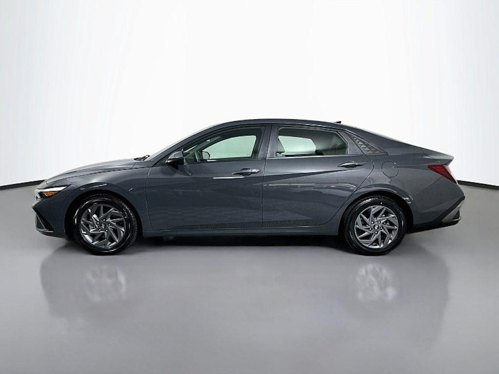 Used 2024 Hyundai Elantra SEL Mid-Size Car