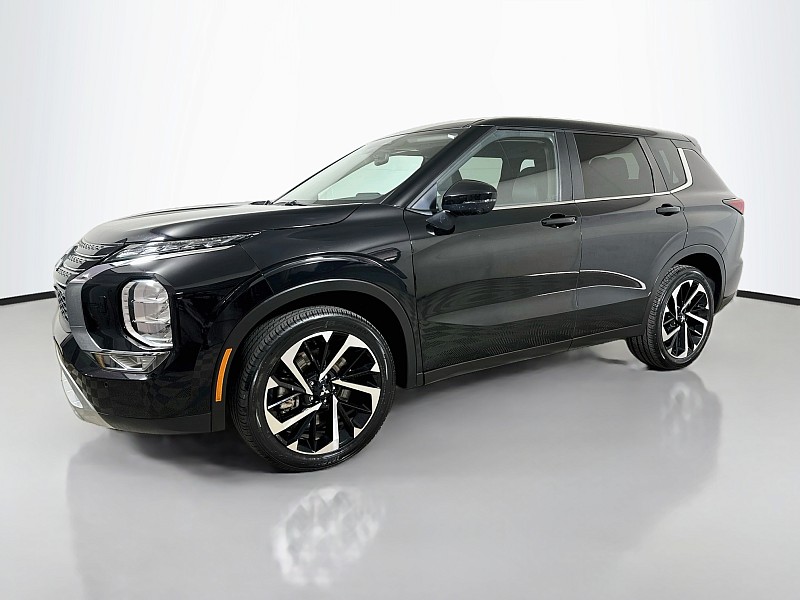 Used 2024 Mitsubishi Outlander SE Compact SUV