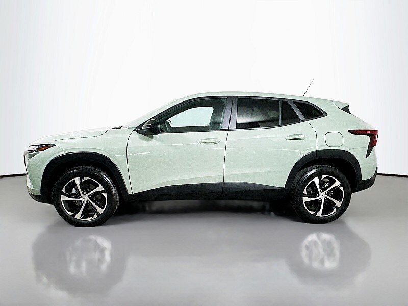 2024 Chevrolet Trax photo 2