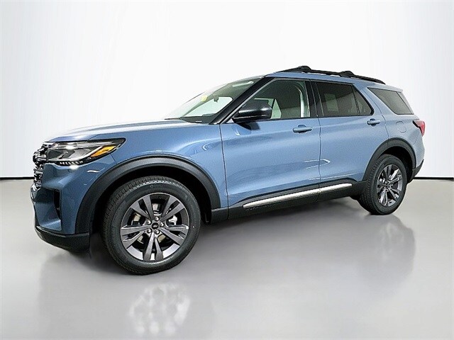 2025 Ford Explorer photo 3