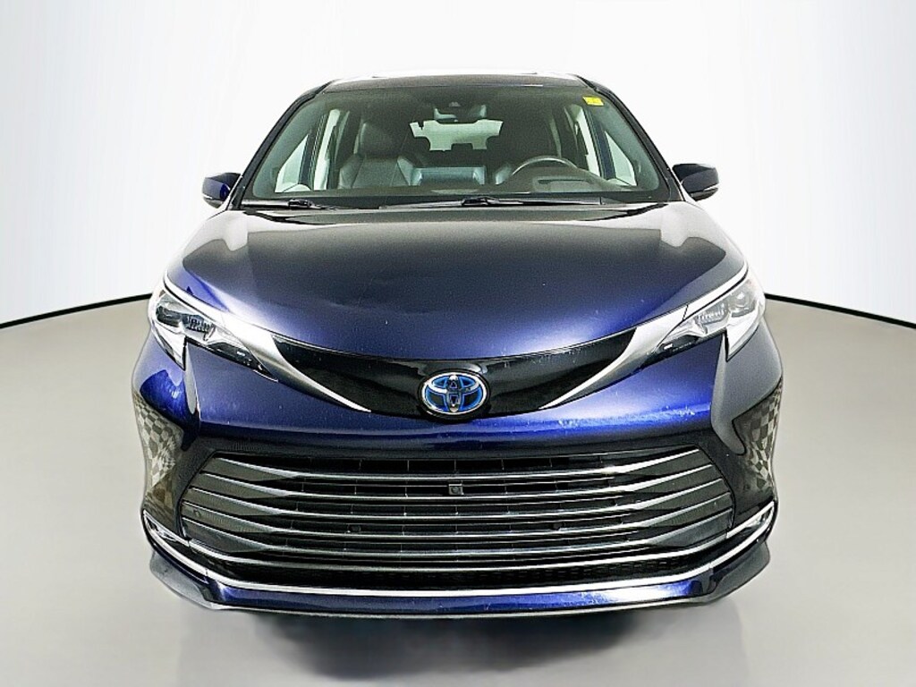 Used 2022 Toyota Sienna Platinum Minivan