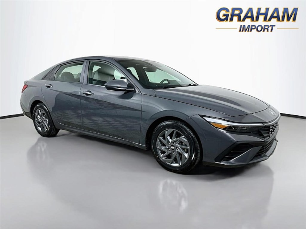 Used 2024 Hyundai Elantra SEL Mid-Size Car