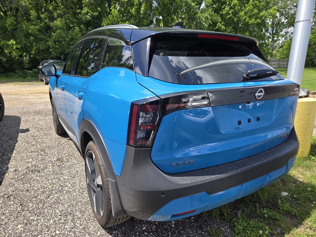 Used 2025 Nissan Kicks SR SUV